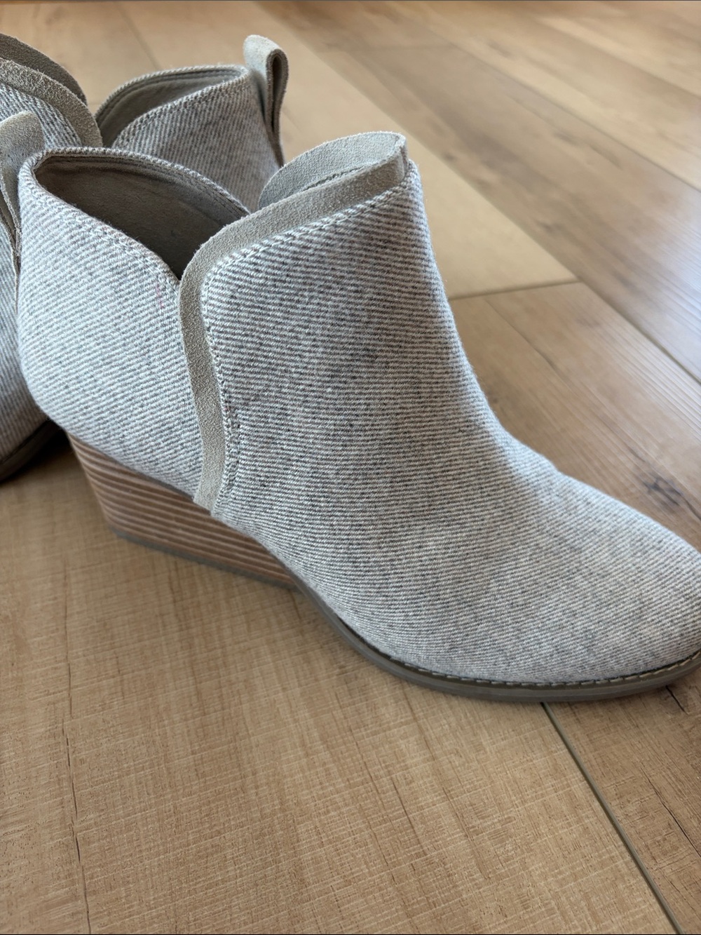 Toms Women's Light Gray Textile Ankle Booties